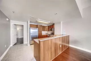 Photo #5: 2096754 Listing