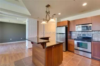 Photo #3: 2096778 Listing