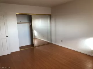 Photo #5: 2096803 Listing 