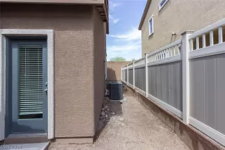 Photo #4: 2096833 Listing