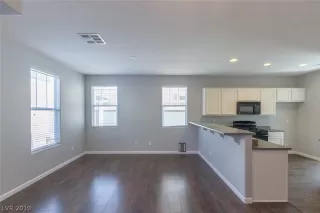 Photo #6: 2096833 Listing