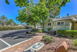 Photo #4: 2096903 Listing