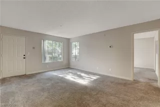 Photo #5: 2096976 Listing 