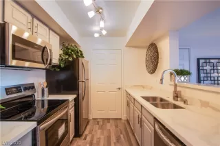 Photo #3: 2097021 Listing