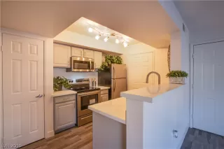 Photo #4: 2097021 Listing