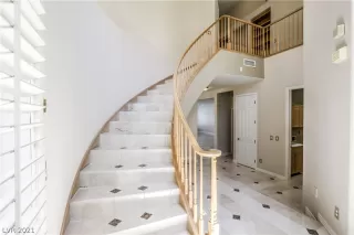 Photo #5: 2097190 Listing 