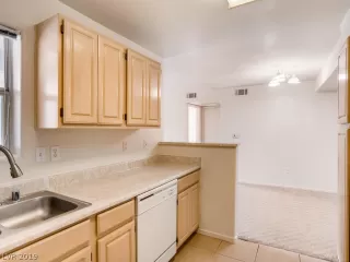 Photo #6: 2097194 Listing