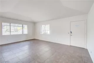 Photo #5: 2097201 Listing