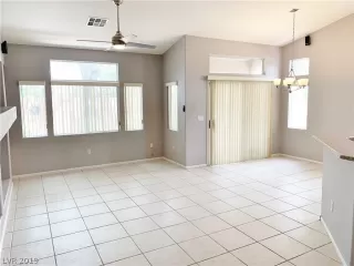 Photo #3: 2097587 Listing