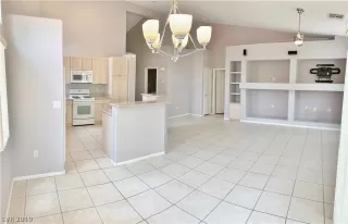 Photo #4: 2097587 Listing