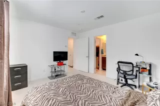 Photo #3: 2097638 Listing