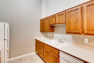 Photo #4: 2097665 Listing