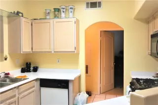 Photo #6: 2097836 Listing