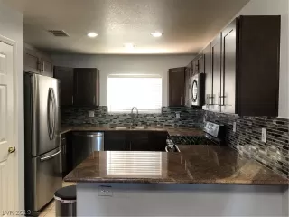 Photo #1: 2097932 Listing 