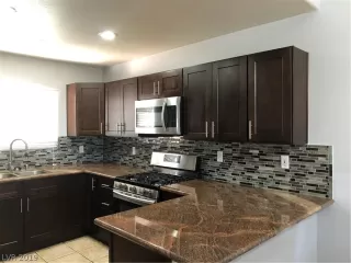 Photo #4: 2097932 Listing 