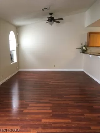 Photo #5: 2097939 Listing