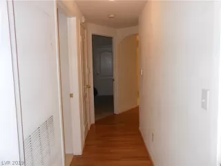 Photo #4: 2098049 Listing