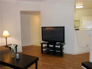 Photo #6: 2098049 Listing