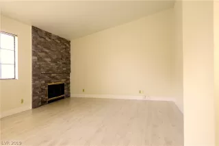 Photo #4: 2098057 Listing