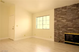 Photo #5: 2098057 Listing