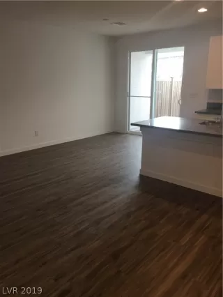 Photo #5: 2098143 Listing 