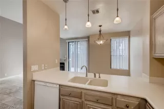 Photo #3: 2098220 Listing