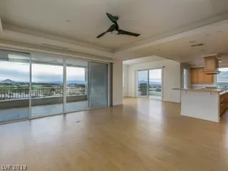 Photo #3: 2098288 Listing