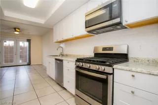 Photo #2: 2098333 Listing