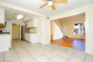 Photo #3: 2098333 Listing