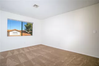 Photo #5: 2098333 Listing