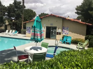 Photo #4: 2098354 Listing