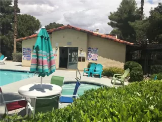 Photo #5: 2098354 Listing