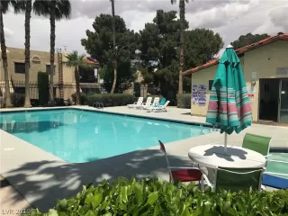 Photo #6: 2098354 Listing