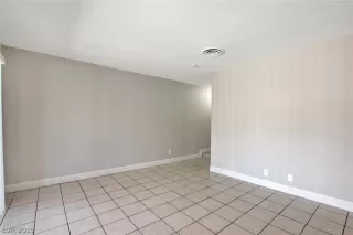 Photo #2: 2098385 Listing