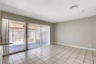 Photo #3: 2098385 Listing