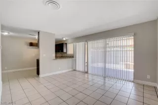 Photo #4: 2098385 Listing