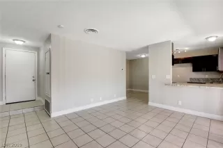 Photo #5: 2098385 Listing