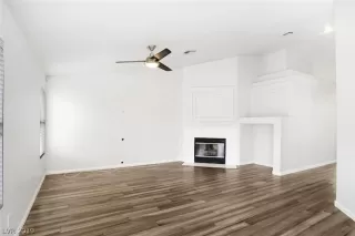 Photo #3: 2098418 Listing