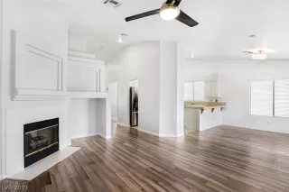 Photo #4: 2098418 Listing