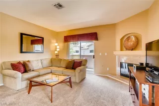 Photo #3: 2098449 Listing