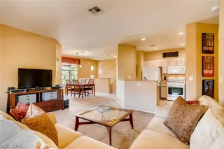 Photo #4: 2098449 Listing