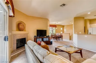 Photo #5: 2098449 Listing