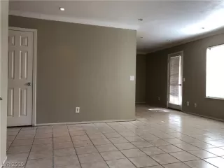 Photo #2: 2098496 Listing 