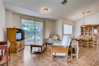 Photo #4: 2098517 Listing