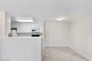 Photo #5: 2098658 Listing 