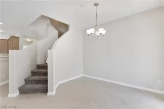 Photo #3: 2098685 Listing