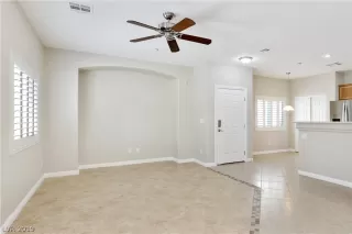 Photo #6: 2098685 Listing