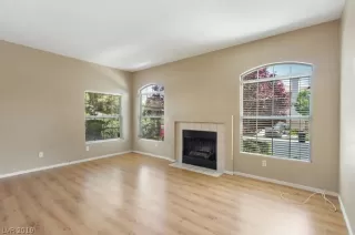 Photo #2: 2098692 Listing 