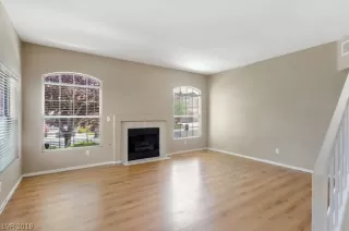 Photo #3: 2098692 Listing 