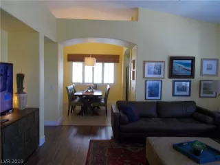 Photo #3: 2098826 Listing